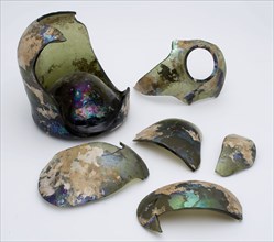 Cylindrical bottle, flower pot model, bottle holder bottomfound glass, free blown and shaped Six fragments of bottom body