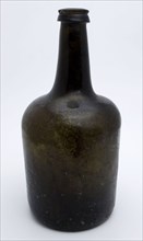 Cylindrical bottle, wine bottle bottle holder soil find glass, in mold blown glass application Cylindrical bottle in clear light