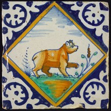 Squared tile, multicolored; bear to the right with one lifted foreleg on ground square with palm corner in green, yellow, orange