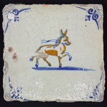 Animal tile, trotting horse or donkey to the right with loose halter, in blue and brown on white, corner motif oxen head, wall
