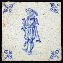 Figure tile, blue with nobleman with hunting horn or rolled document in hands, corner pattern ox head, wall tile tile sculpture