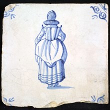 Figure tile, blue with lady with millstone collar and recorded overcoat, seen from the back, corner pattern ox head, wall tile