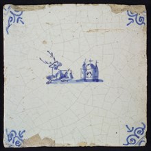 Animal tile, lying deer to the left and right next to it church, in blue on white, corner motif oxen head, wall tile