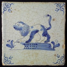 Animal tile, running lion to the left on plot, in blue on white, corner motif; ox head, wall tile tile sculpture ceramic