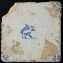 Animal tile, sitting squirrel to the right in blue on white, corner motif oxen head, wall tile tile sculpture ceramic