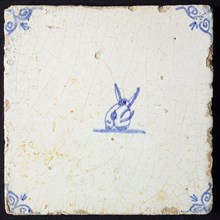 Animal tile, sitting hare seen from behind, in blue on white, corner motif oxen head, wall tile tile sculpture ceramic