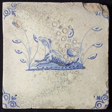 Animal tile, lying dog to the left on plot, in blue on white, corner motif oxen head, wall tile tile sculpture ceramic