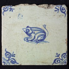 Animal tile, sitting frog to the left, in blue on white, corner motif large ox-head, wall tile tile sculpture ceramic
