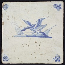 Animal tile, flying bird to the left above water, in the background vegetation, in blue on white, corner motif spider, wall tile