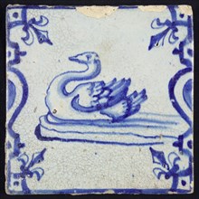 Animal tile, swimming swan in water to the left between balusters in blue on white, corner pattern french lily, wall tile