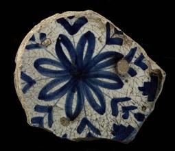 Fragment majolica plate, blue on white, decoration eight-leaf floral pattern, plate crockery holder soil find ceramic