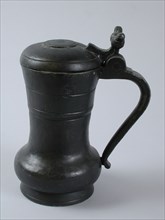 Measuring jug with hinging lid, thumb rest with two acorns and two-pivot hinge, Measuring jug be measuring instrument tin, cast