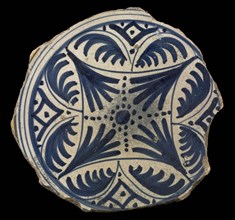 Fragment majolica plate, blue on white, with plume motifs, brush strokes, plate dish crockery holder soil find ceramic