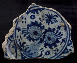 Fragment majolica plate, blue on white, with flower vase in Chinese style, plate dish crockery holder soil find ceramic pottery