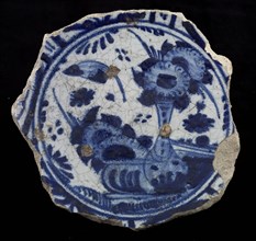 Fragment majolica plate, blue on white, Chinese motif with flower vase, rim in Wanli style, plate dish crockery holder soil find