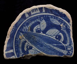 Fragment majolica plate, blue on white, Chinese inspired decor, border in Wanli style, plate dish crockery holder soil find