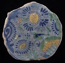 Fragment majolica plate, polychrome, bird in Chinese garden, plate dish tableware holder majolica soil finding ceramic