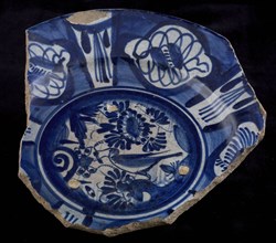 Majolica plate, blue on white, bird in Chinese garden, border in Wanli style, plate dish tableware holder earth discovery