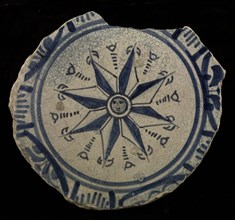 Fragment majolica dish, blue on white, with eight-pointed star, rim in Wanli style, dish crockery holder soil find ceramic