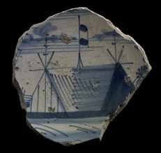 Fragment majolica dish, blue on white, on the mirror tent With flag, dish crockery holder soil find ceramic earthenware glaze