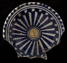 Majolica dish, blue on white, alternate blue and white fan motif around the heart, cable border, dish crockery holder soil find
