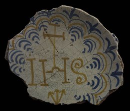 Fragment majolica dish, yellow and blue on white, with IHS and decoration border, dish plate crockery holder soil find ceramics