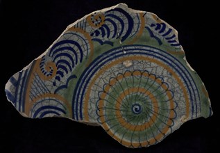 Fragment majolica dish, polychrome, in concentric circles rosette, cable edge, plate crockery holder soil find ceramic