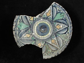 ISS, Majolica dish, polychrome, in the middle rosette and star, signed, plate crockery holder soil find ceramic earthenware