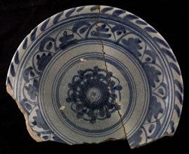 Majolica dish, blue on white, in the middle rosette, rope decor, dish plate crockery holder earth discovery ceramic earthenware