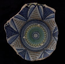 Fragment majolica dish, polychrome, rosette and star in the middle, plate crockery holder soil find ceramic earthenware glaze