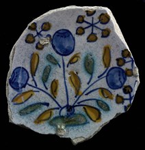 Fragment majolica dish, polychrome, three blue flowers or berries on piece of land, dish plate crockery holder earth discovery