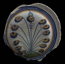 Fragment majolica dish, polychrome, flower with buds on fan-shaped stalks, plate crockery holder soil find ceramic earthenware