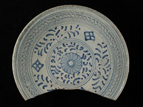 Majolica dish, blue on white, rankendecor, small rosette in the middle, signed, plate crockery holder soil find ceramic