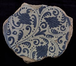 Fragment majolica dish, blue on white, Italian-looking tendrils, dish plate crockery holder soil find ceramics pottery glaze