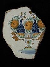TG of IG, Fragment of the majolica dish, polychrome fruit bowl on foot, signed, plate dish crockery holder soil find ceramic