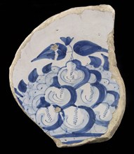 Fragment majolica dish, blue on white, with stacked fruit, mainly apples and pears, plate dish crockery holder soil find ceramic