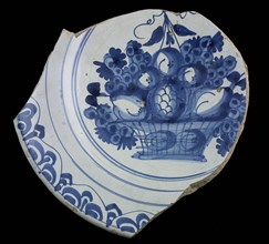 Fragment majolica dish, blue on white, with fruit basket with grapes, apples and pears, plate dish crockery holder soil find
