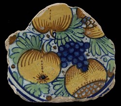 Fragment majolica dish, polychrome, decor of grapes, apples and pomegranates, plate crockery holder soil find ceramic