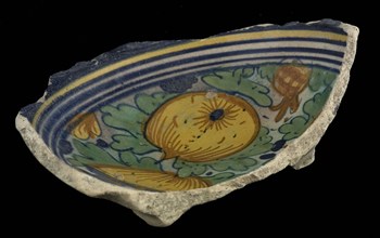 Fragment majolica bowl, polychrome, decor of pomegranates, rim with sgraffito, bowl crockery holder soil find ceramic
