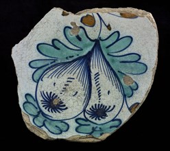 Fragment majolica dish, green and blue on white, pointy pears, plate crockery holder soil find ceramic earthenware glaze, Cooked