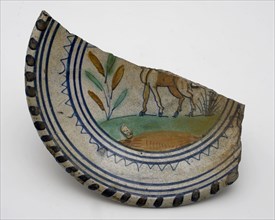 Fragment majolica dish, polychrome, walking hoofed animal, rope edge, plate dish crockery holder soil find ceramic pottery glaze