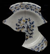 Fragment faience dish, brown, yellow and blue on white, amor dish with egret decoration, plate dish crockery holder earth