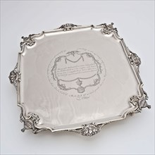 Silversmith: Douwe Eysma, Silver tray on legs with inscription, tray leaf holder silver, cast engraved Square leaf