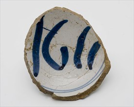 Fragment faience bowl, blue on white, dated 1611, bowl bowl crockery holder soil find ceramic earthenware glaze tin glaze, year