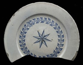 Faience plate, blue on white, laurel wreath with eight-pointed star, dish plate tableware holder earth discovery ceramic