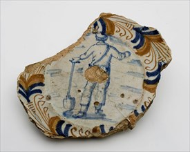 Fragment dish, polychrome, man leaning on shovel, egret edge, dated, dish plate crockery holder soil find ceramic earthenware