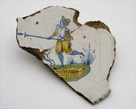 Fragment majolica bowl, polychrome, man with lance and dog, waved edge, plate crockery holder soil find ceramic earthenware