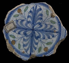 Fragment majolica dish, orange, green and blue on white, four-leaved motif with four fruits, plate dish crockery holder soil