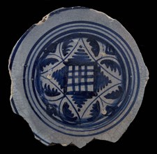 Fragment majolica dish, blue on white, four-sided ground surface with brushstroke motif, plate crockery holder soil find ceramic
