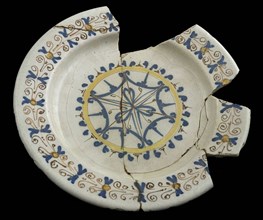 Faience plate, polychrome, star-shaped decor with aigrette border, dish plate crockery holder soil find ceramic earthenware